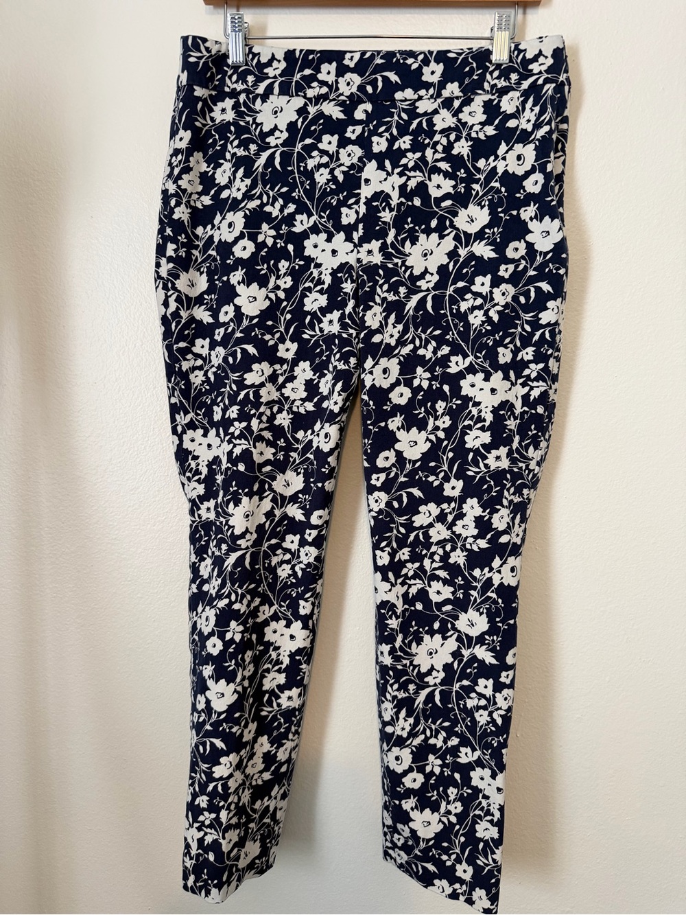Talbots Chatham Ankle Pants. Blue And White Floral. Stretch. Women's Trousers. S